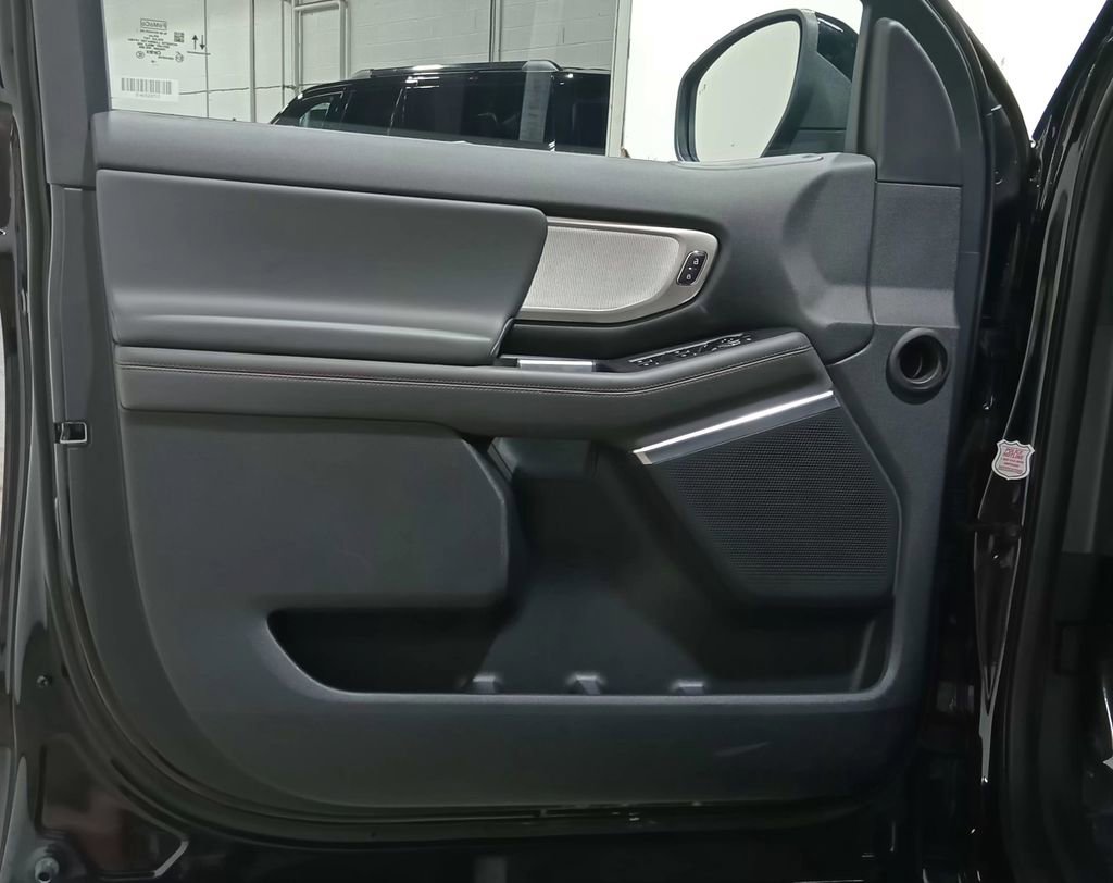 Certified 2025 Ford Expedition Active AWD/4WD image 18