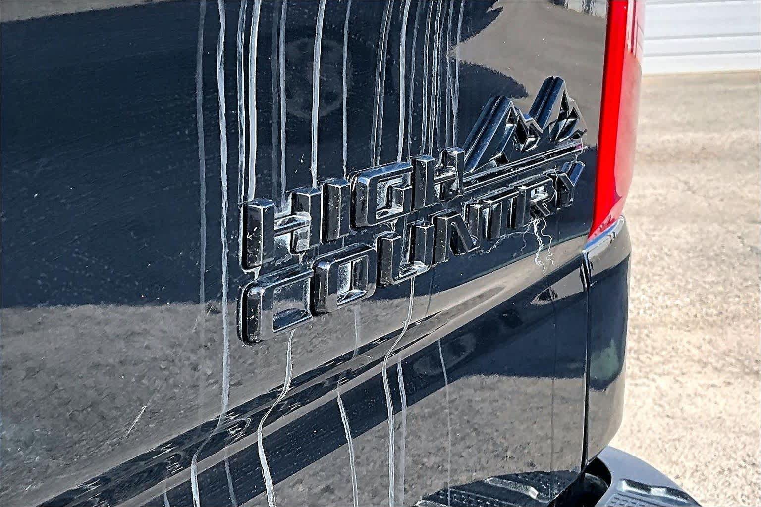 Used 2024 Chevrolet Silverado 1500 High Country w/ Midnight Edition AWD/4WD image 12