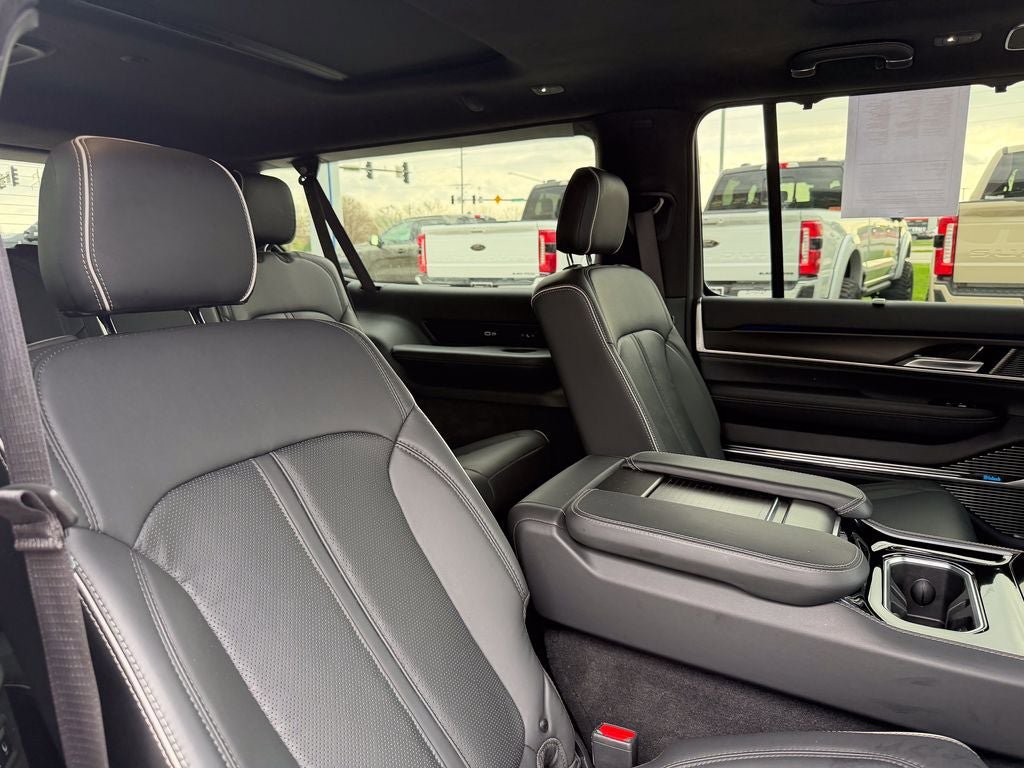 Used 2025 Jeep Grand Wagoneer L Series II Obsidian w/ Quick Order Packagew 28T AWD/4WD image 22
