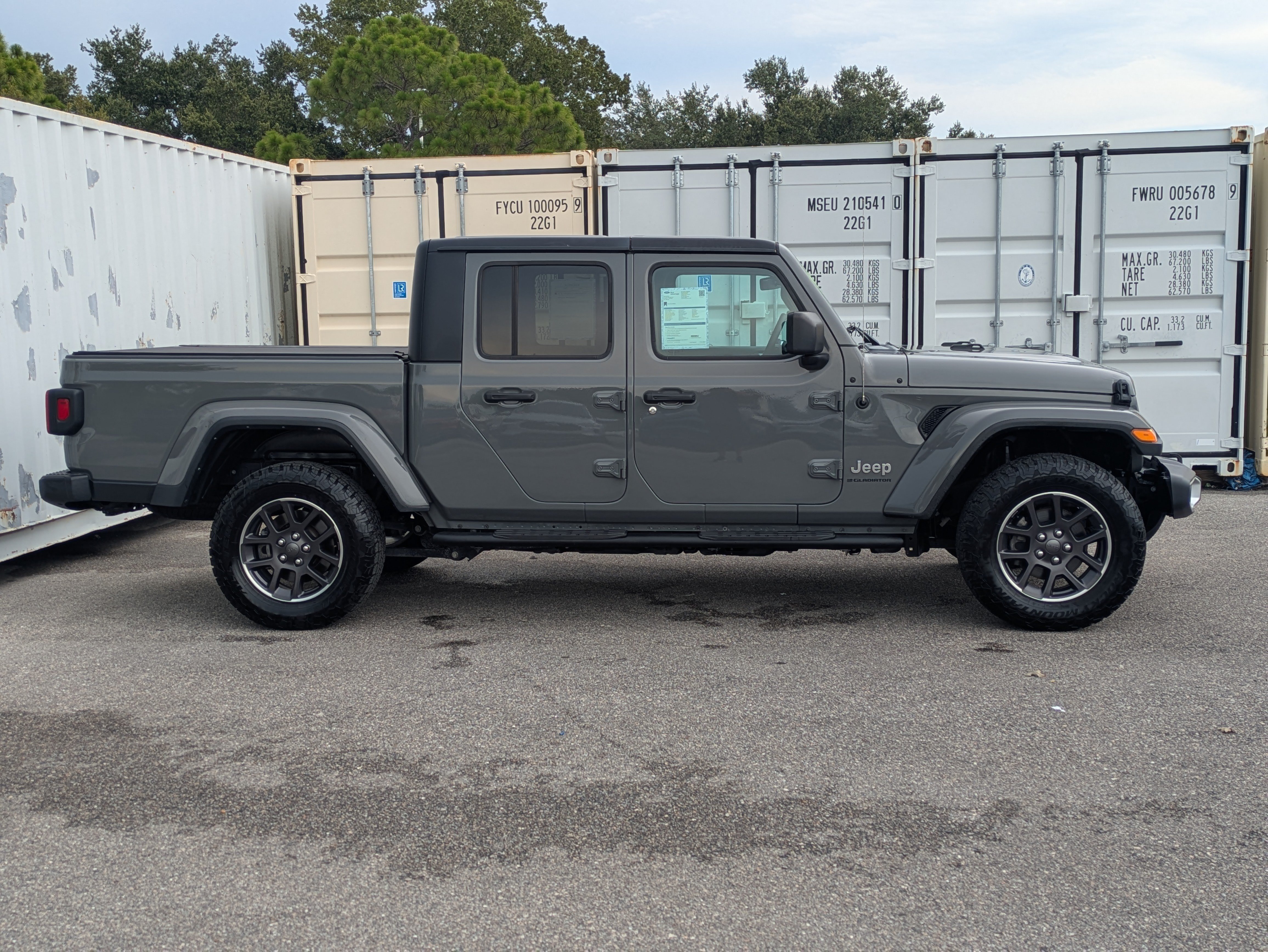Used 2023 Jeep Gladiator Overland AWD/4WD image 4
