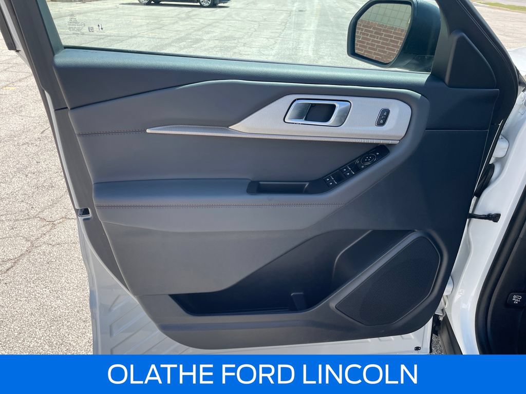 Certified 2025 Ford Explorer Active AWD/4WD image 13
