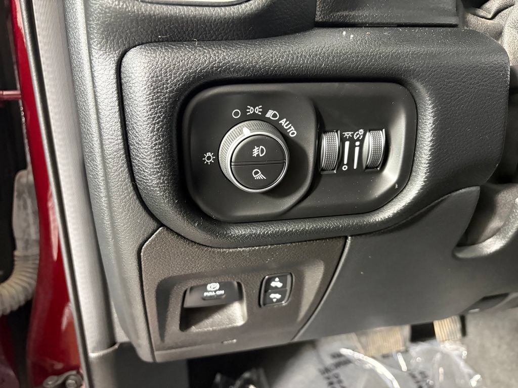 Used 2022 RAM 1500 Laramie AWD/4WD image 14