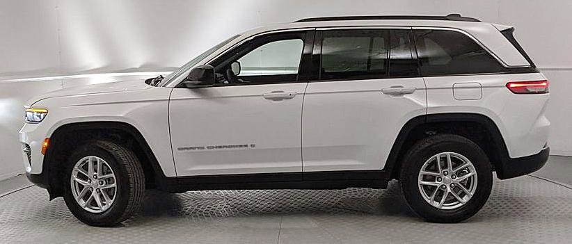 Used 2025 Jeep Grand Cherokee Laredo X image 5