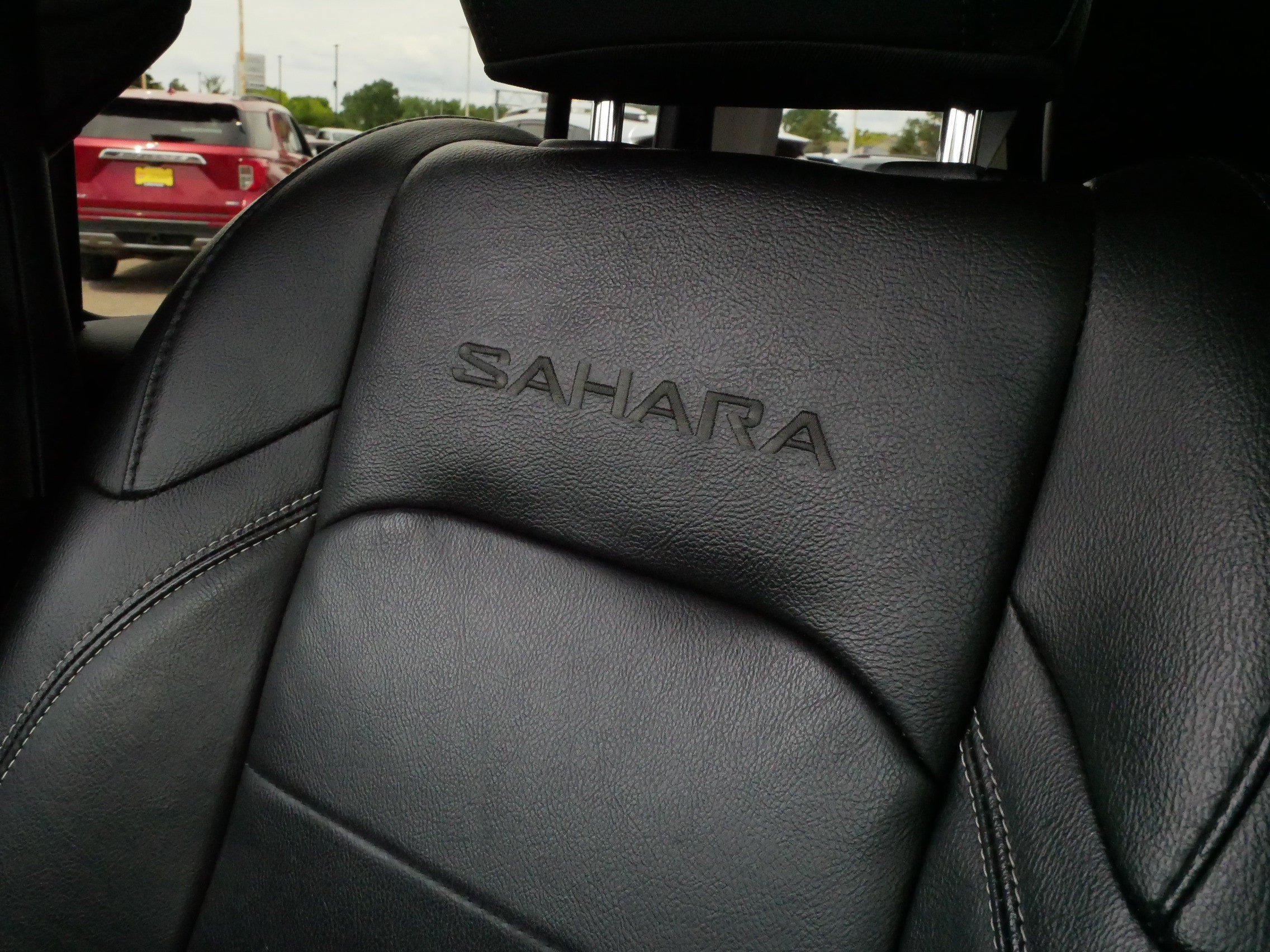 Used 2020 Jeep Wrangler Unlimited Sahara AWD/4WD image 32