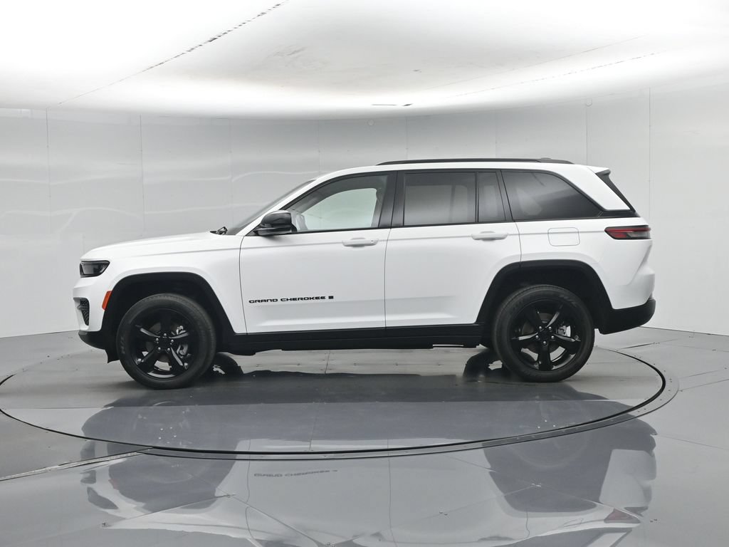 Used 2023 Jeep Grand Cherokee Altitude AWD/4WD image 33