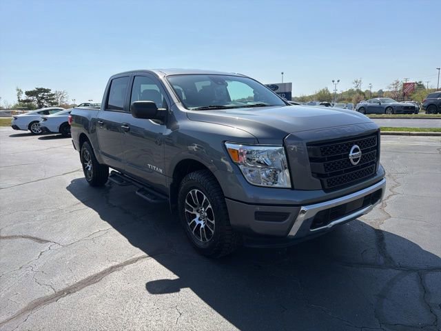 Used 2022 Nissan Titan SV image 7