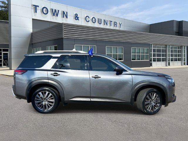 Used 2024 Nissan Pathfinder SL w/ SL Premium Package FWD image 2