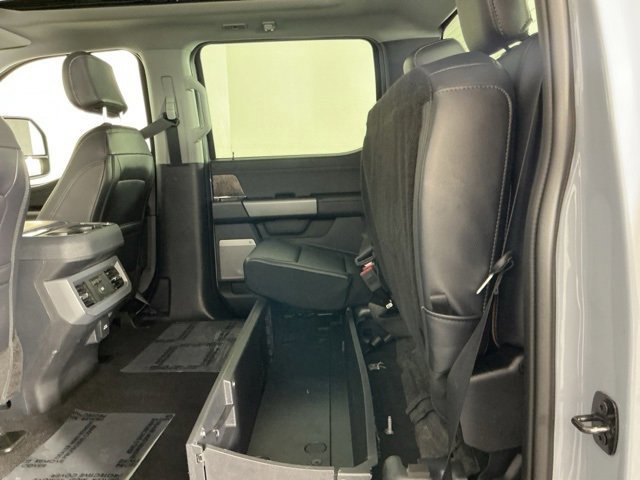 Certified 2025 Ford F450 Lariat w/ FX4 Off-Road Package image 32