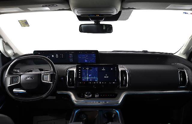 Certified 2025 Ford Expedition Max Platinum image 14