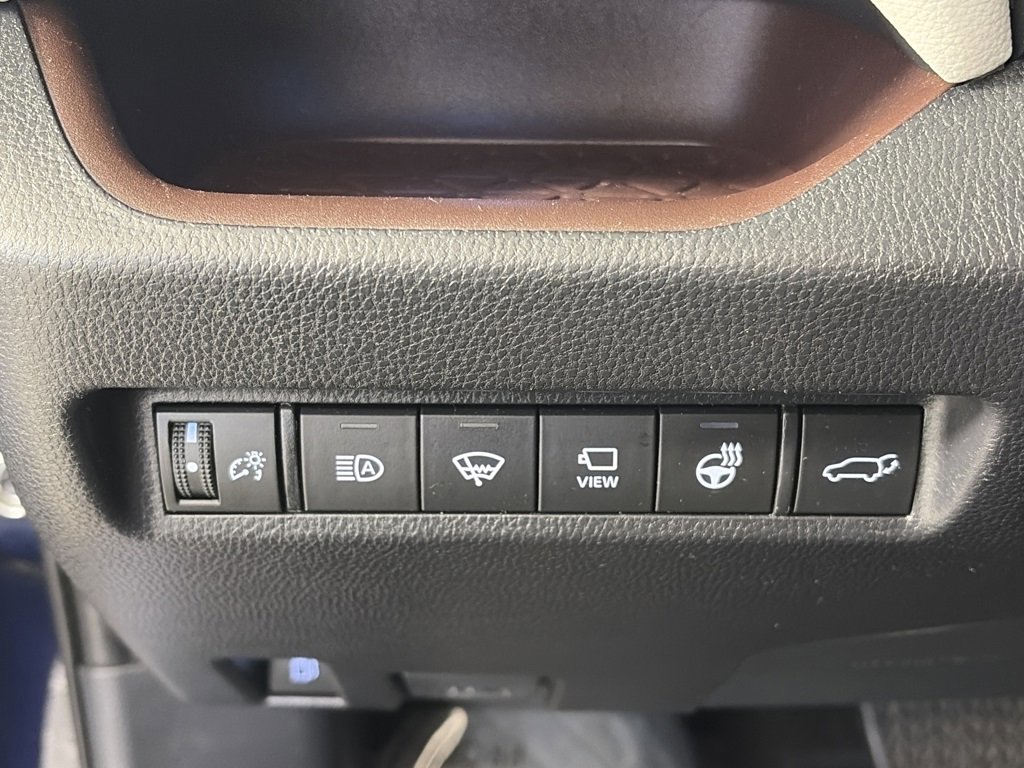 Used 2020 Toyota RAV4 Limited image 24