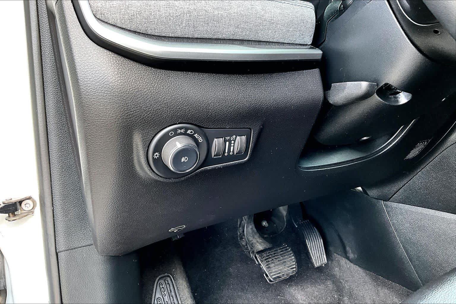 Used 2024 Jeep Compass Latitude AWD/4WD image 37