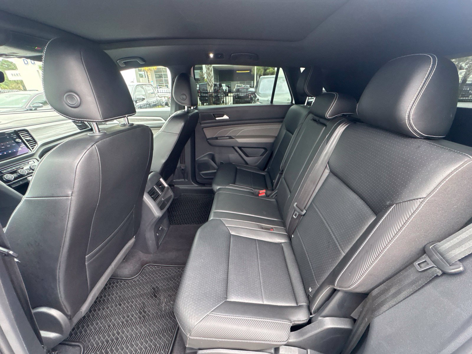 Used 2022 Volkswagen Atlas Cross Sport SE FWD image 17