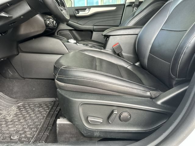 Certified 2022 Ford Escape SEL FWD image 13