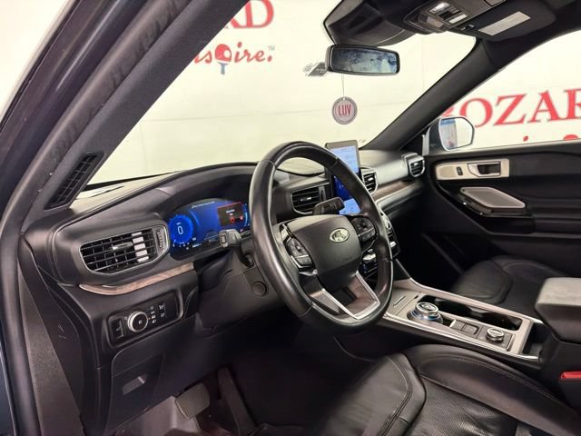 Certified 2023 Ford Explorer Platinum w/ Technology Package AWD/4WD image 12