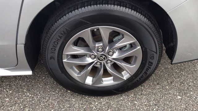 Used 2024 Toyota Sienna LE image 11