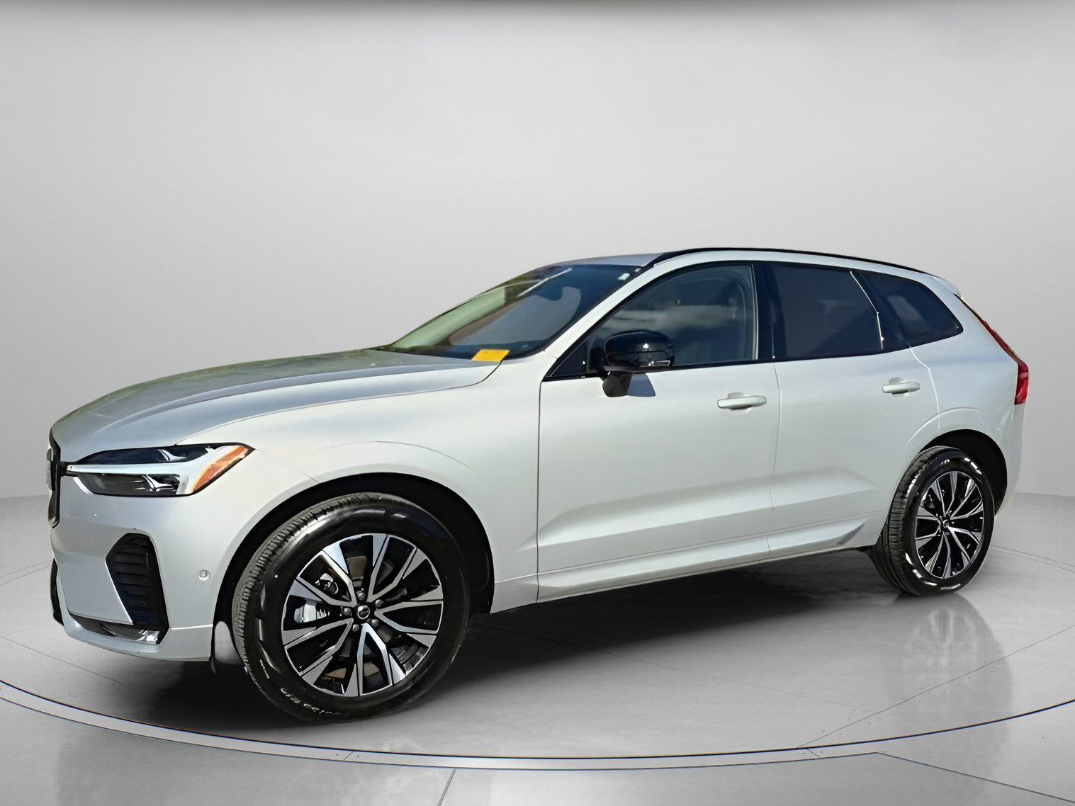 Used 2025 Volvo XC60 B5 Plus image 6