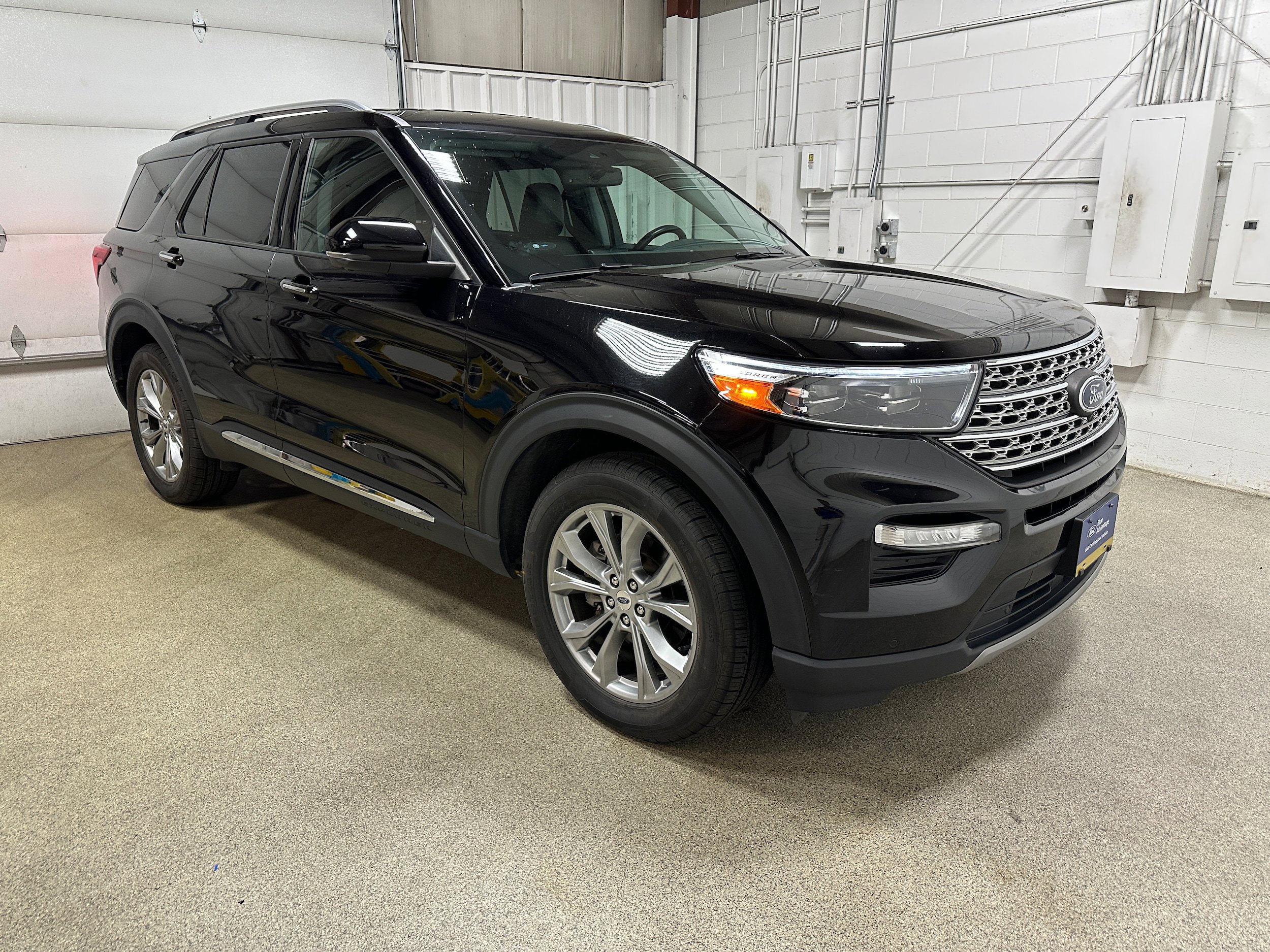 Certified 2023 Ford Explorer Limited w/ Equipment Group 301A AWD/4WD image 4