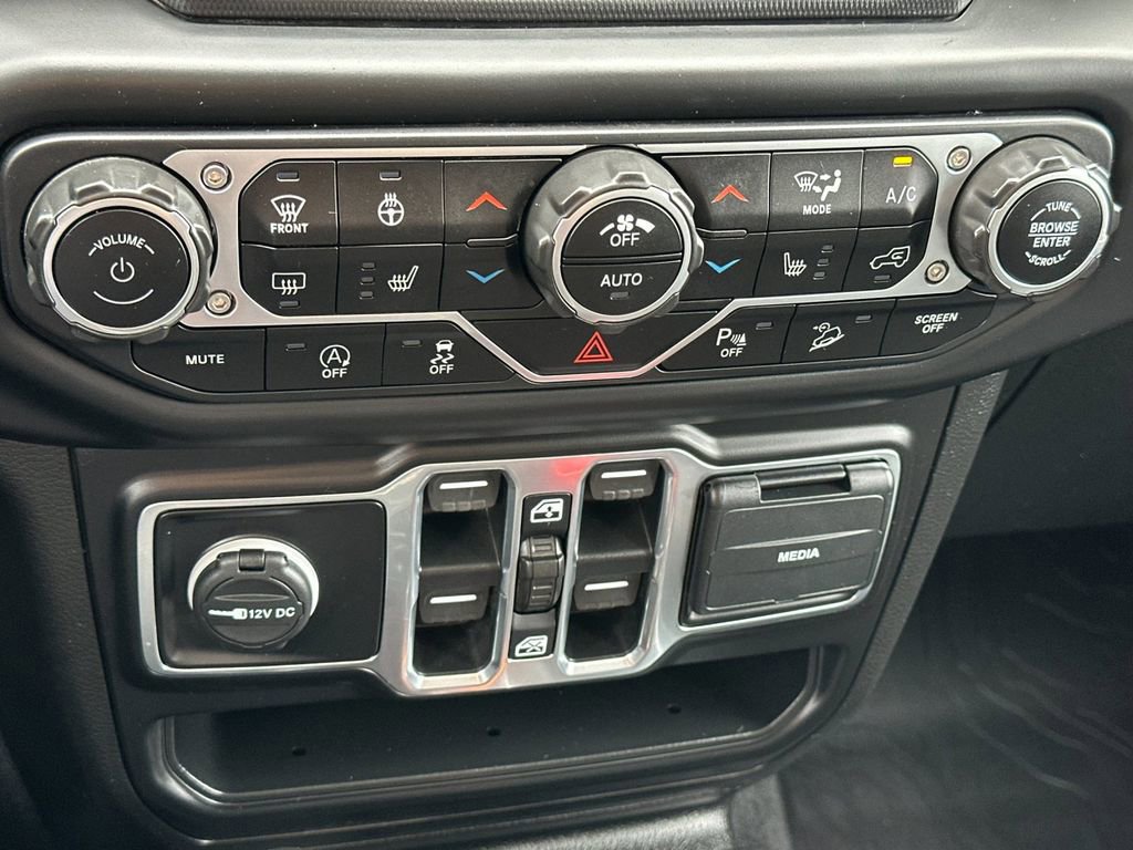 Used 2020 Jeep Wrangler Unlimited Sahara image 20