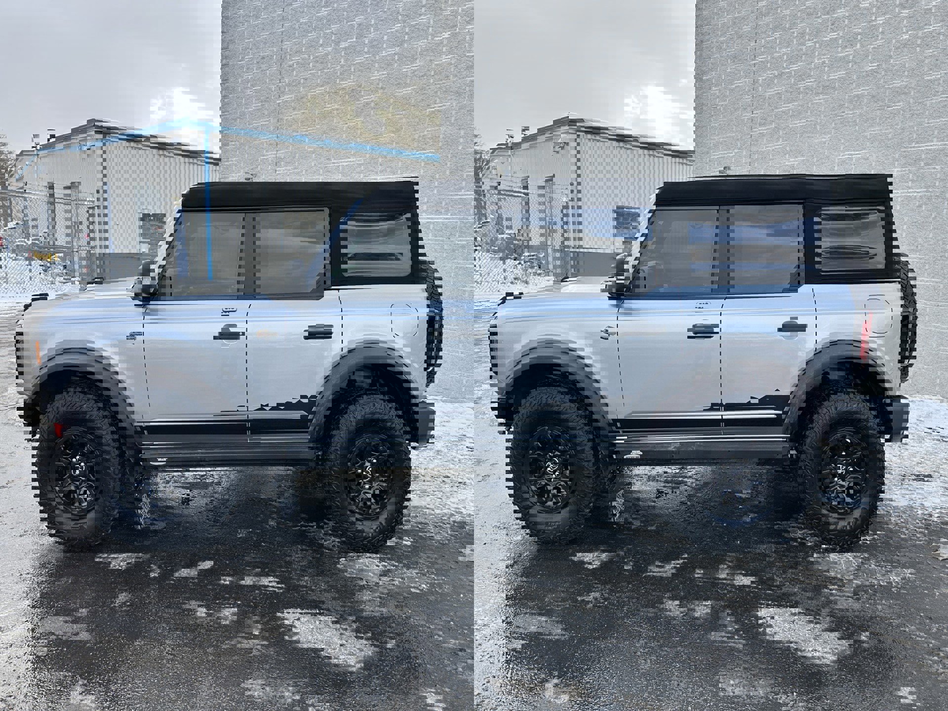 Certified 2023 Ford Bronco Wildtrak image 3