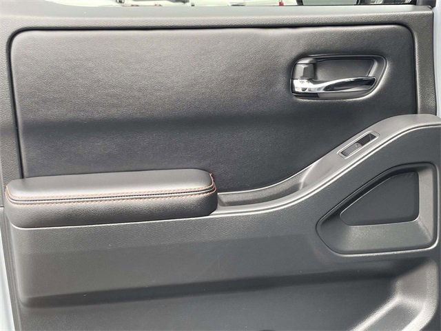 Used 2025 Nissan Frontier PRO-4X image 10