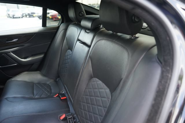 Used 2020 Jaguar XE S RWD image 14
