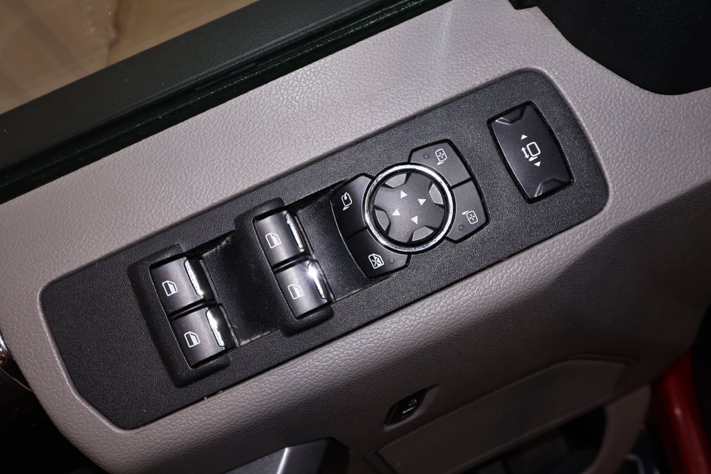 Certified 2019 Ford F350 XLT w/ XLT Premium Package AWD/4WD image 12