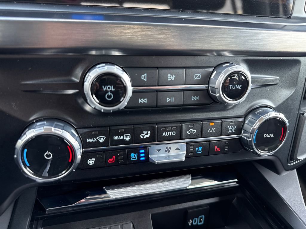 Certified 2024 Ford F250 Lariat w/ Sport Appearance Package image 23