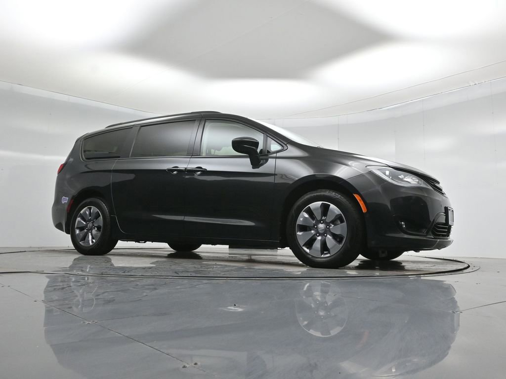 Used 2018 Chrysler Pacifica Limited w/ Advanced Safetytec Group video 2