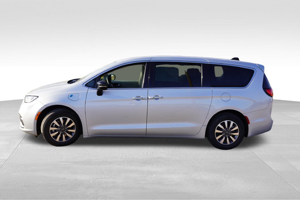 Used 2024 Chrysler Pacifica Limited FWD image 9