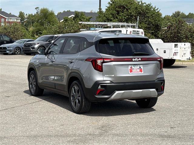 Used 2024 Kia Seltos LX AWD/4WD image 7