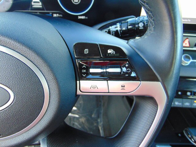 Used 2025 Hyundai Elantra Limited FWD image 17