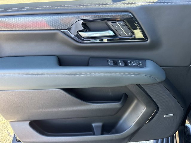 Used 2025 GMC Yukon XL AT4 w/ AT4 Premium Package AWD/4WD image 25