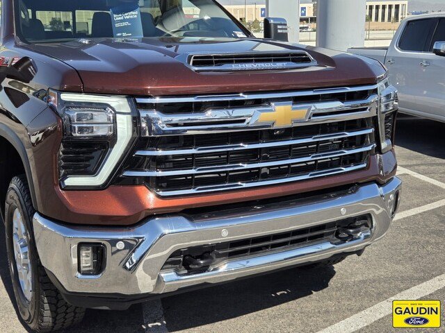 Used 2024 Chevrolet Silverado 2500 LTZ w/ LTZ Plus Package AWD/4WD image 2