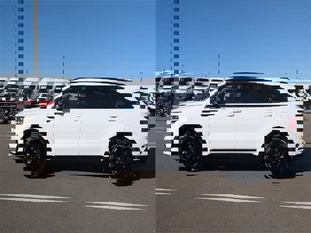 Used 2023 Kia Sorento SX image 2