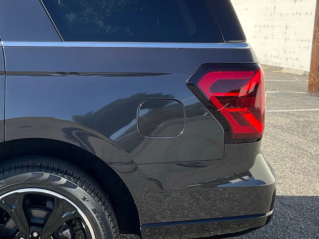 Certified 2024 Ford Expedition Limited image 24