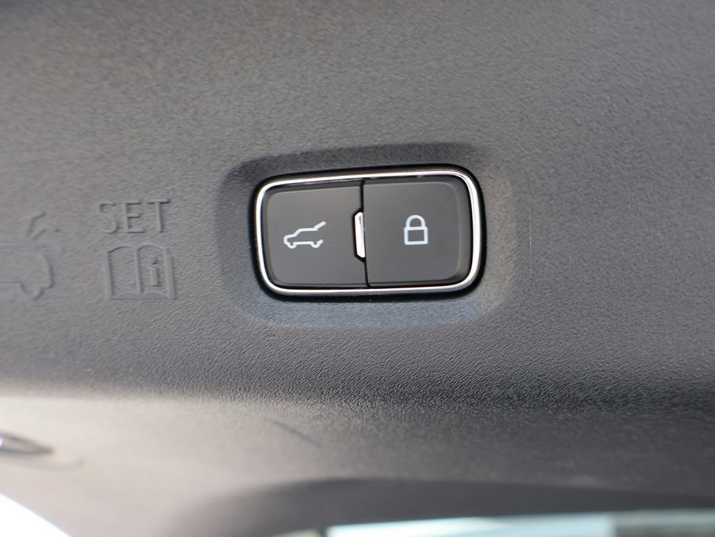 Certified 2025 Ford Expedition Active AWD/4WD image 18