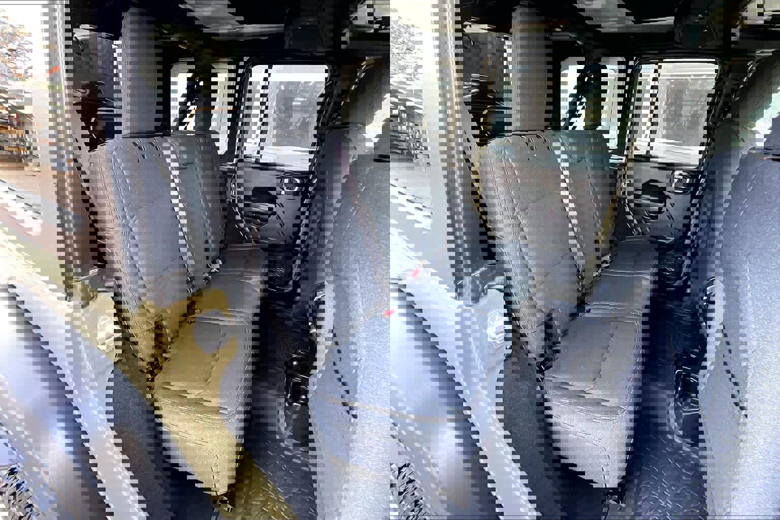 Used 2025 Jeep Wrangler Willys image 23