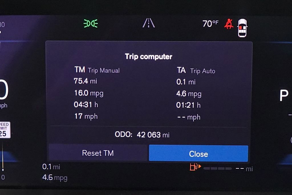 Used 2023 Volvo XC60 B5 Core image 16