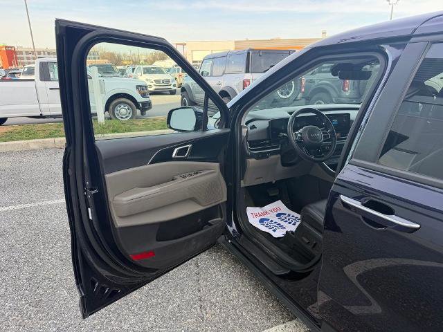 Used 2025 Kia Carnival image 10