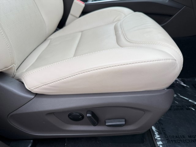 Certified 2024 Ford Explorer Platinum w/ Technology Package image 31