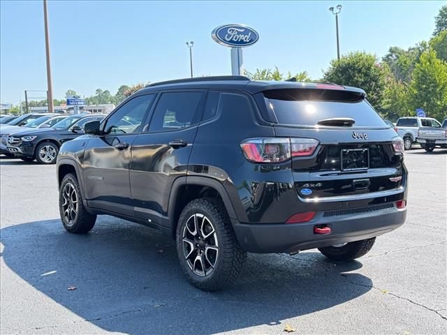 Used 2024 Jeep Compass Trailhawk AWD/4WD image 6