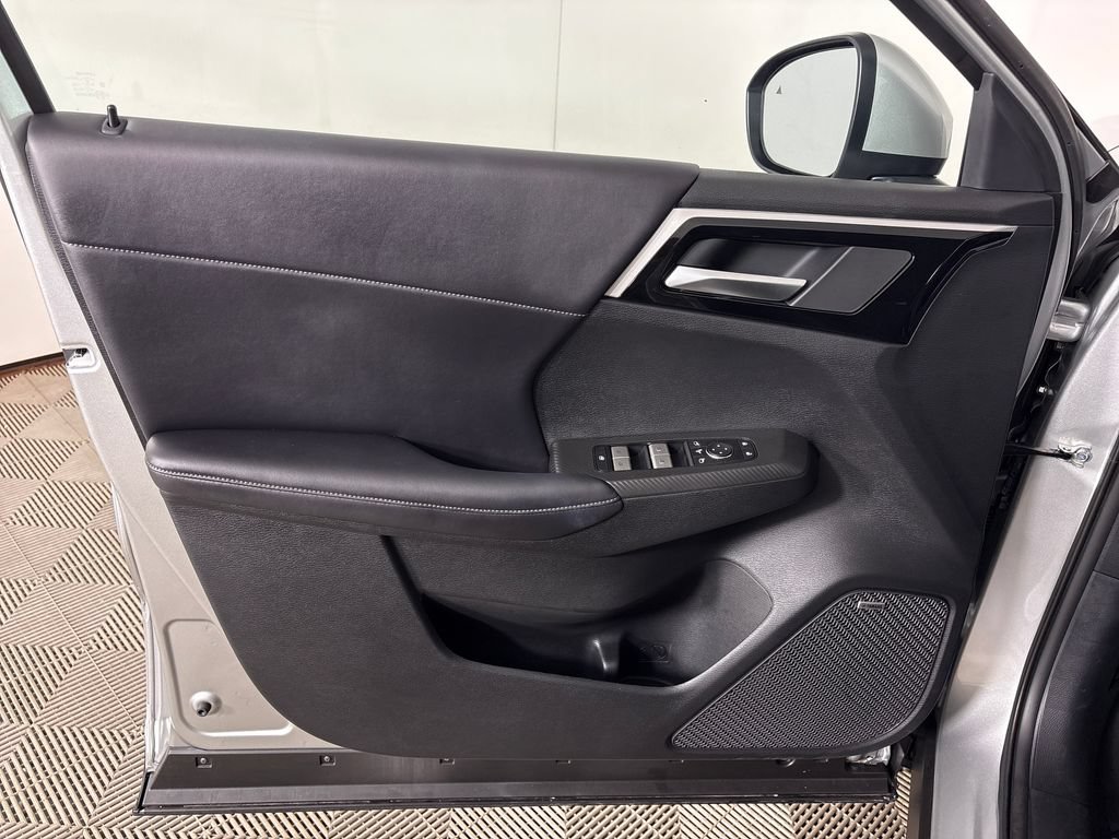 Used 2026 Mitsubishi Outlander SE FWD image 15