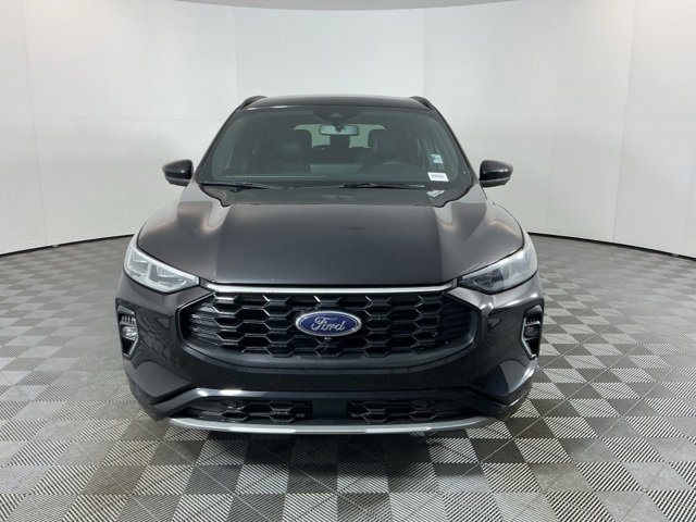 Certified 2023 Ford Escape ST-Line Elite w/ Class II Trailer Tow Package image 8