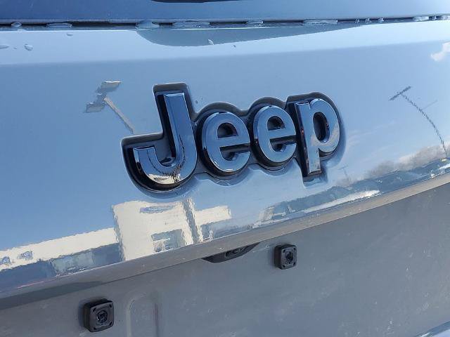 Used 2022 Jeep Grand Cherokee Laredo X AWD/4WD image 32