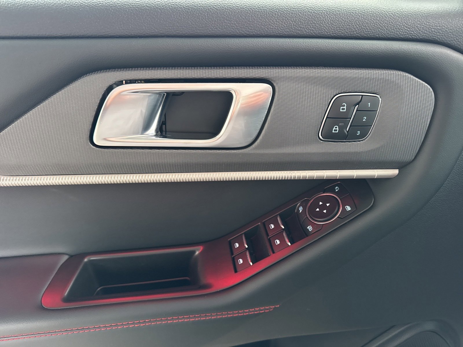 Certified 2025 Ford Explorer ST-Line w/ Premium Package image 27