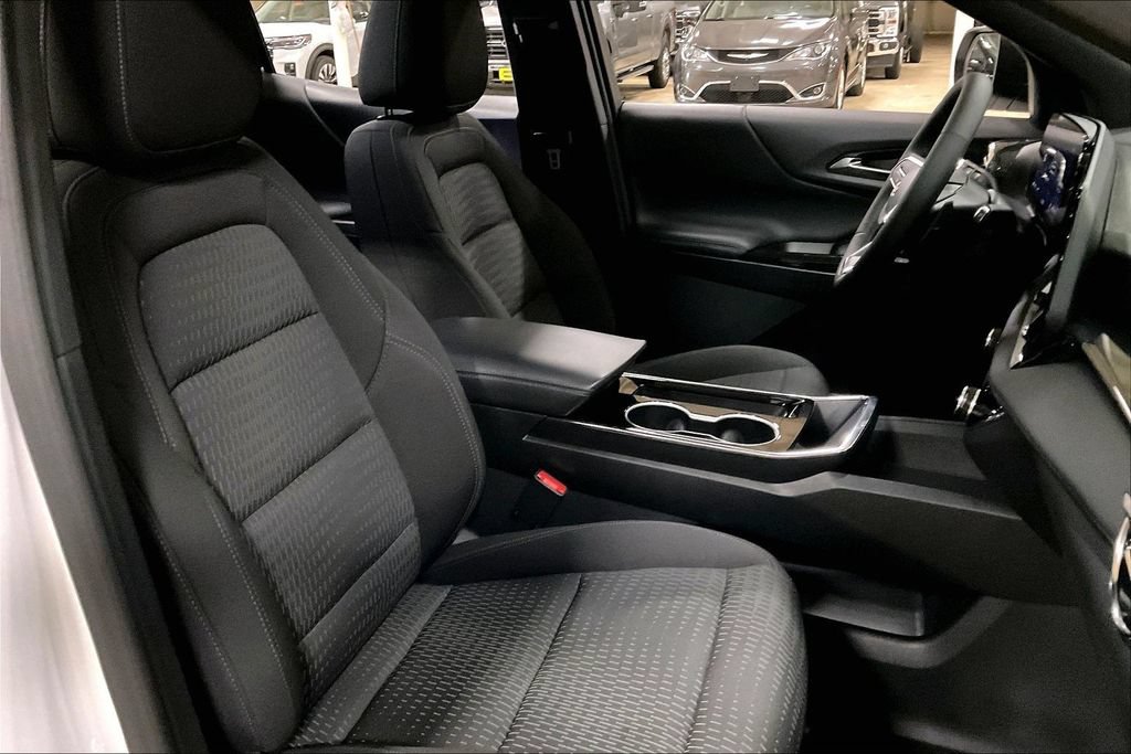 Used 2025 Chevrolet Equinox LT AWD/4WD image 7