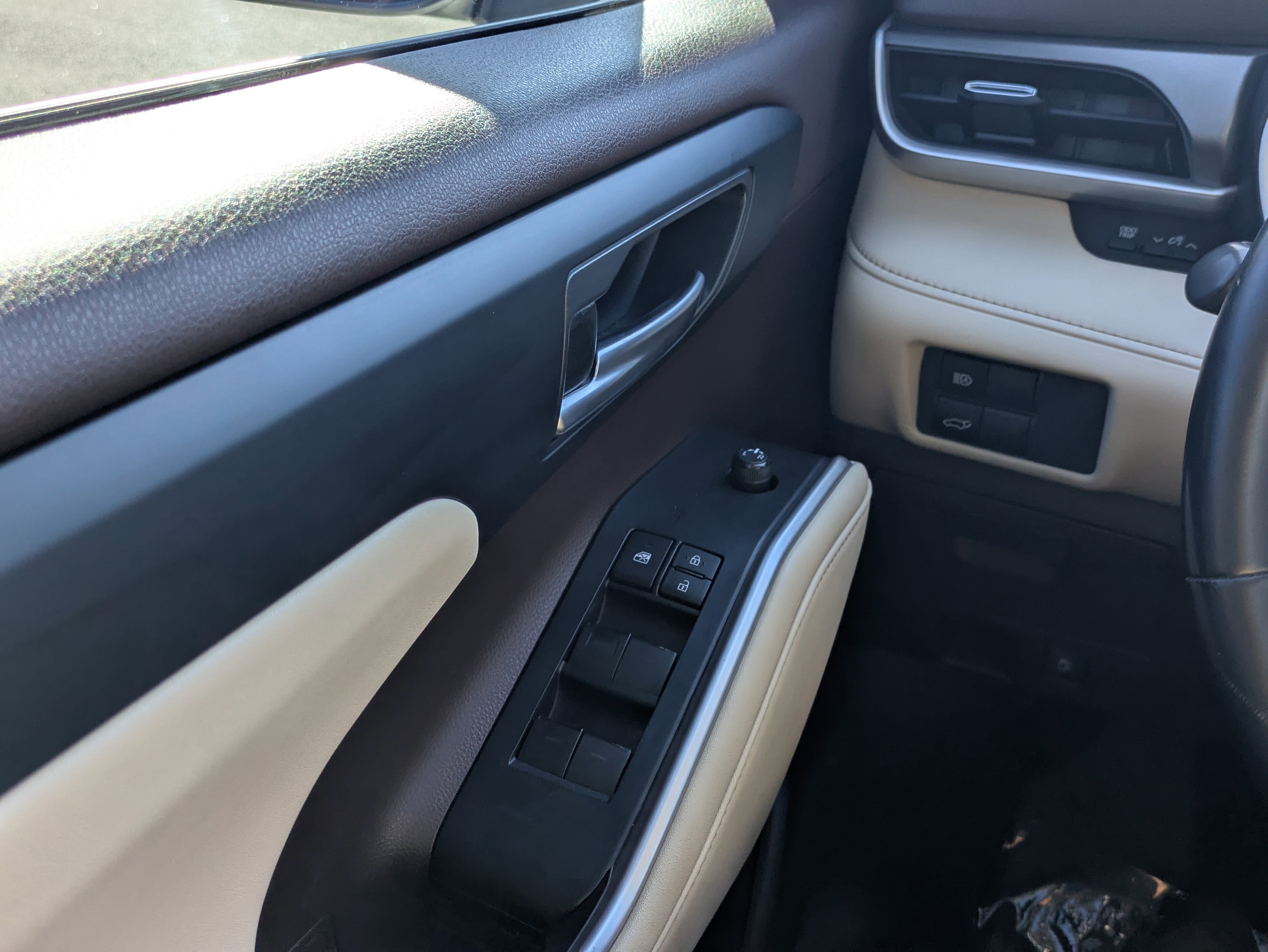 Used 2021 Toyota Highlander XLE image 26