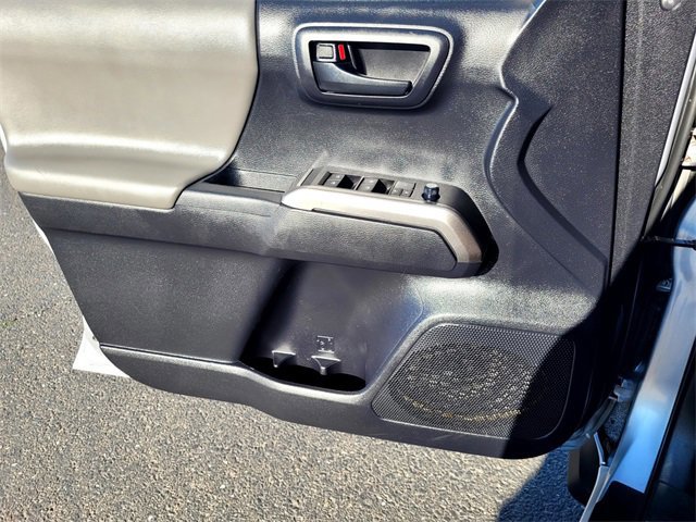 Used 2020 Toyota Tacoma 2WD Double Cab image 13