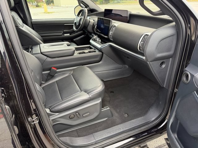Certified 2025 Ford Expedition Max Platinum w/ Stealth Appearance Package AWD/4WD image 30