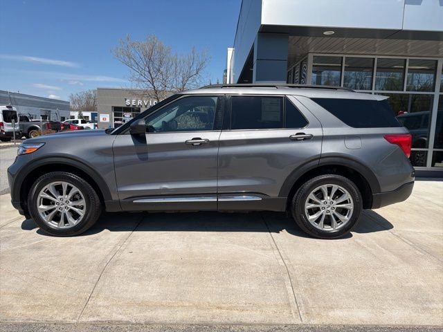 Certified 2023 Ford Explorer XLT w/ Equipment Group 202A AWD/4WD image 2